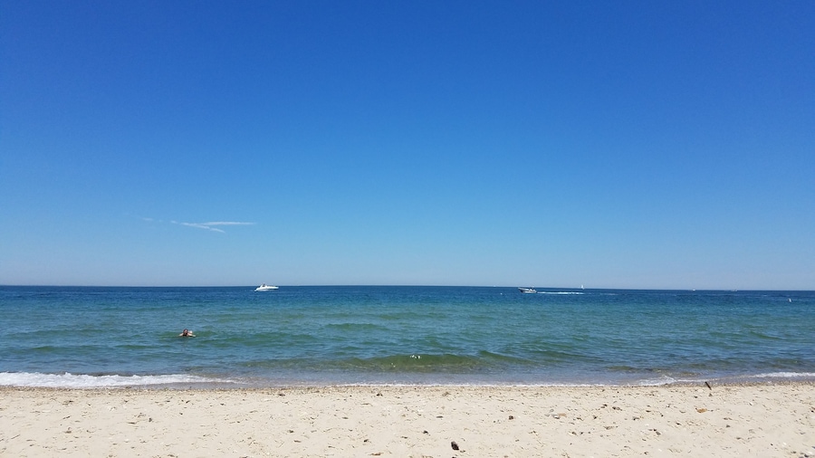 After five+ months of cold weather, occasional snowstorms and chilly rains, New England acquires an enviable summer spirit. The turquoise, blue waves, though mildly cool in the month of June, shimmer under the watchful eye of the powerful sun. Alternating between dips in the water and lazy siestas on the sand, we thanked our lucky stars for deciding to book a stay at Martha’s Vineyard months in advance, which just happened to coincide with a spectacularly breezy and warm weekend. Have you been blessed with good weather during your travels?
#BVSBlue