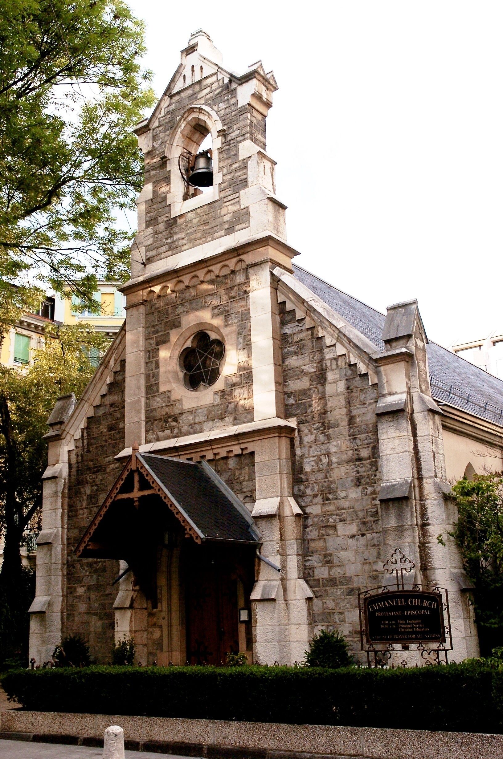 Emmanuel Church was founded in 1873 by a group of Americans residing in Geneva. The church serves the English speaking community in Geneva and is in the heart of Pâquis, not far from Gare Cornavin and lakeside. The interior is beautiful and the parishioners are very friendly
