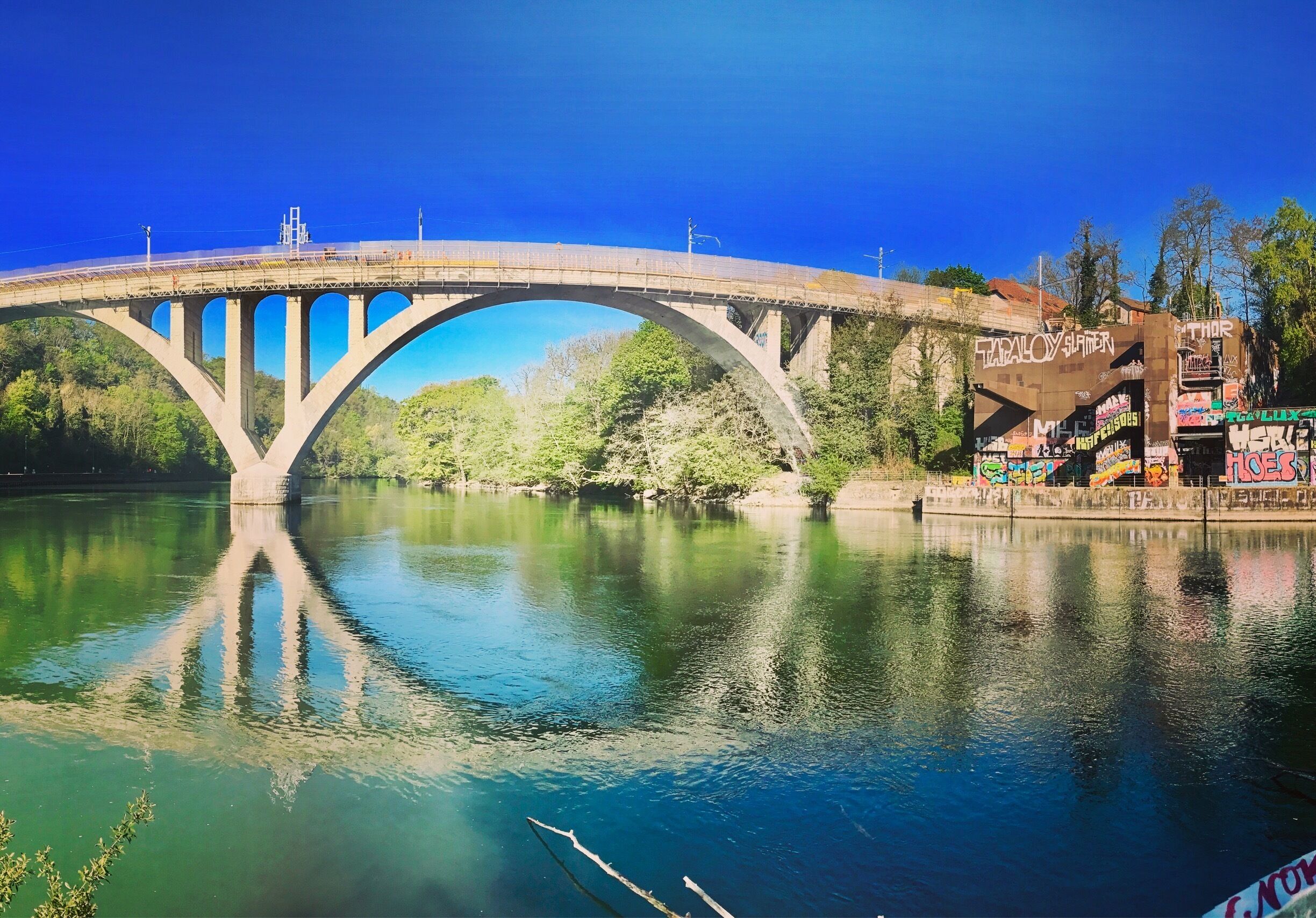 Geneva is ideally situated to explore the surrounding lake and countryside areas. There are countless smaller towns and villages within easy reach of the city just waiting to be discovered by adventurous day trippers #LifeAtExpedia