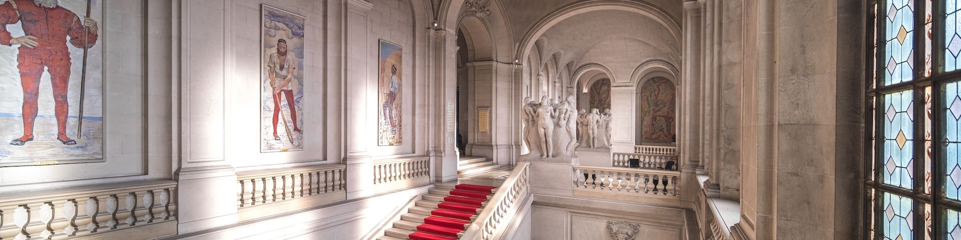 Design: Marc Camoletti, built between 1903 and 1910, financed by Charles Galland.
Once you have climbed the stairs, you can see the over 7000 exhibits on display. #trovember