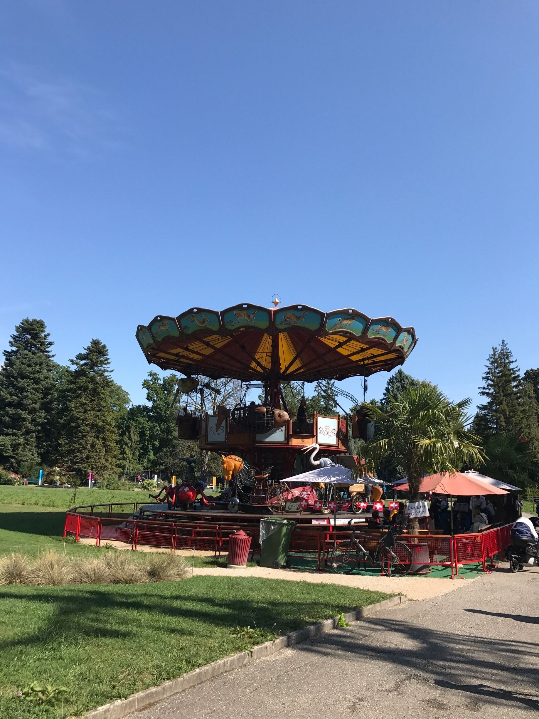 Merry-go-round, Botanic Gardens, Geneva, Switzerland 🇨🇭 