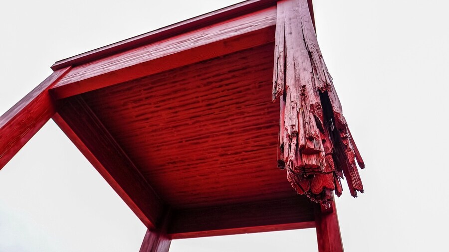 Giant broken chair sculpture next the the UN as a symbol of opposition to land mines