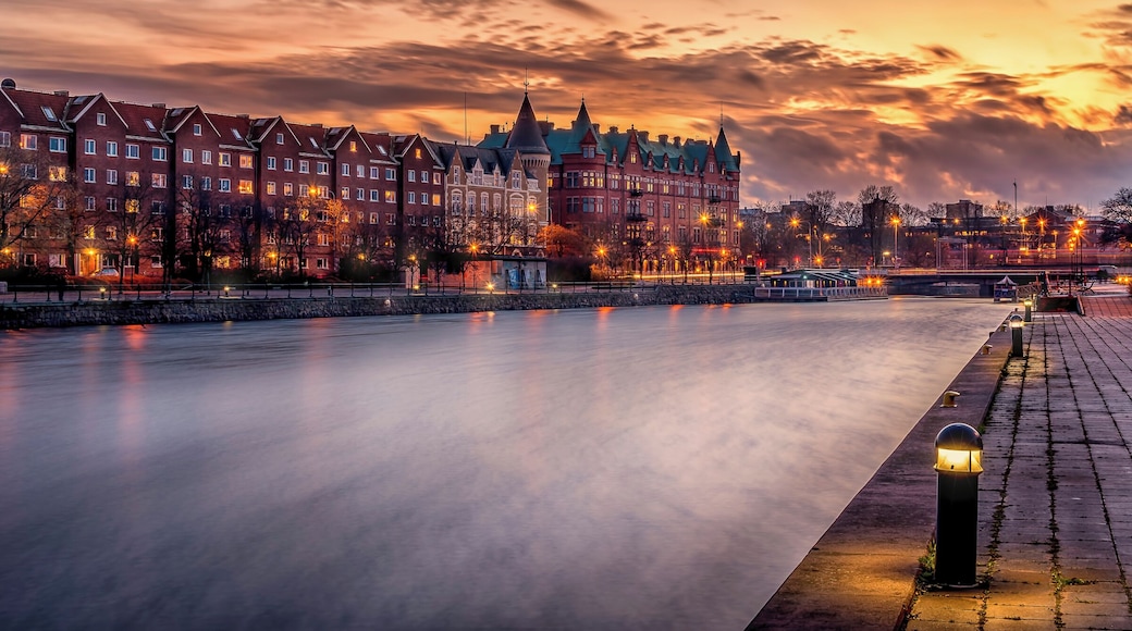 500px Photo ID: 93544513 - This photo is taken in G√§vle, Sweden. A city shot of Dalapalatset.