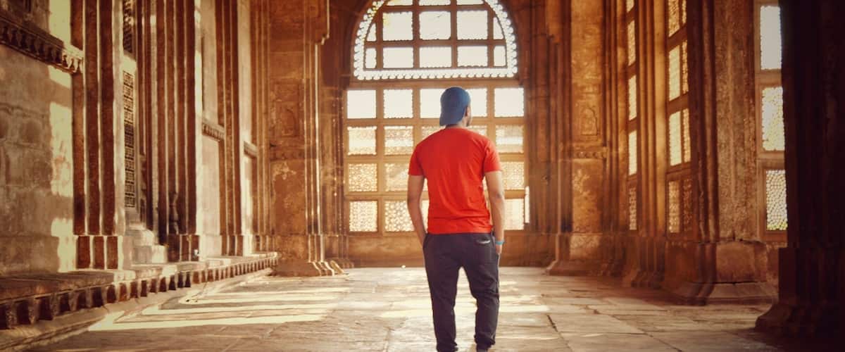 असतो मा सद्गमय ।
तमसो मा ज्योतिर्गमय ।
मृत्योर्मा अमृतं गमय । .
 "Hey almighty, take me towards the light of love, humanity and compassion". .
If you ask me, I really don't know I have found so far from travelling but one thing I can certainly confess that travelling has helped me to become a better person in my life. 
------------------------ #indiaclicks #yourshotphotographer #NGTDailyShot #Natgeotravel #CNtravelerindia #Beautifuldestinations #LonelyPlanetIndia #indiaclicks #theweekoninstagram #indiapictures #storiesofindia 
#IncredibleIndia  #_soi #igramming_india #indiatravel #indiatourism #travelrealindia #Lifewelltravelled #travelbug #traveladdict #travellife #travels #travelgram #instatravel #instatraveling #instapassport #travelblog #travelblogger #passionpassport #ilovetravel #historytv18india
#troveron #Troverontuesday #Lifeatexpedia 
#GoldenHour