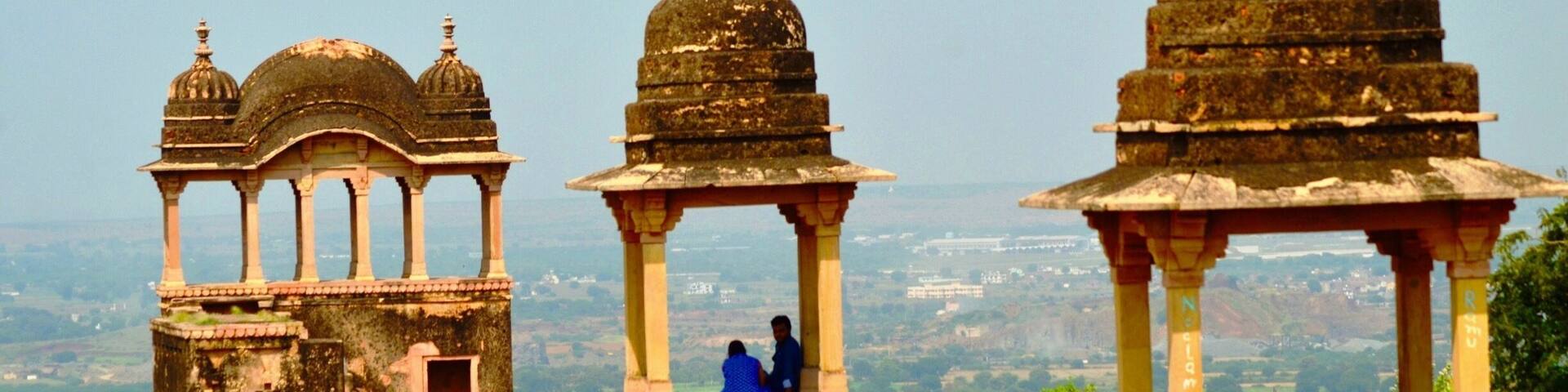 A picturescue view of fort, couples seems spend their precious time here..