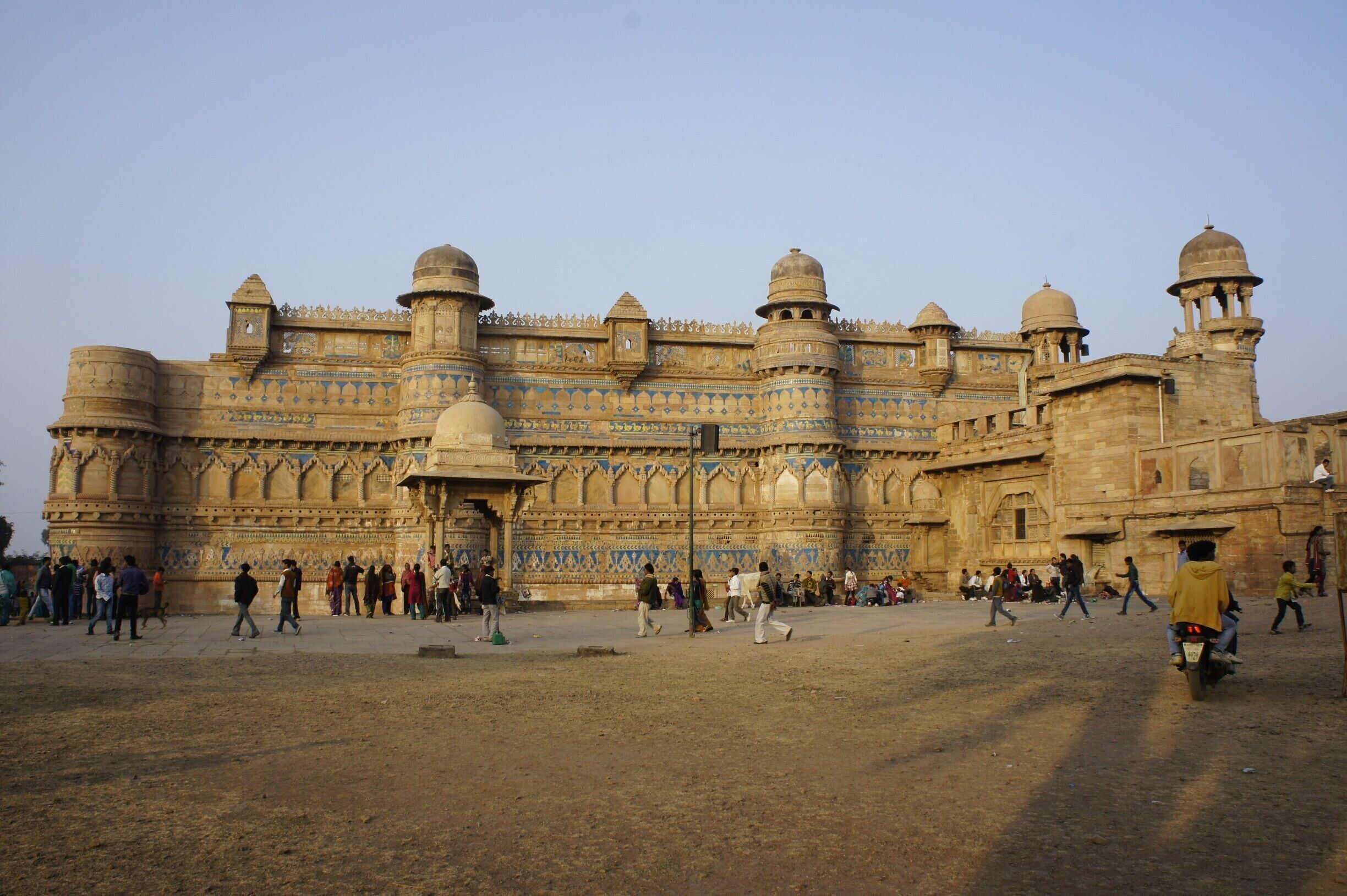 The ancient fort of Gwalior. Located just south of Agra - where you can find the more famous Taj Mahal.

#india #ancient #fort #architecture