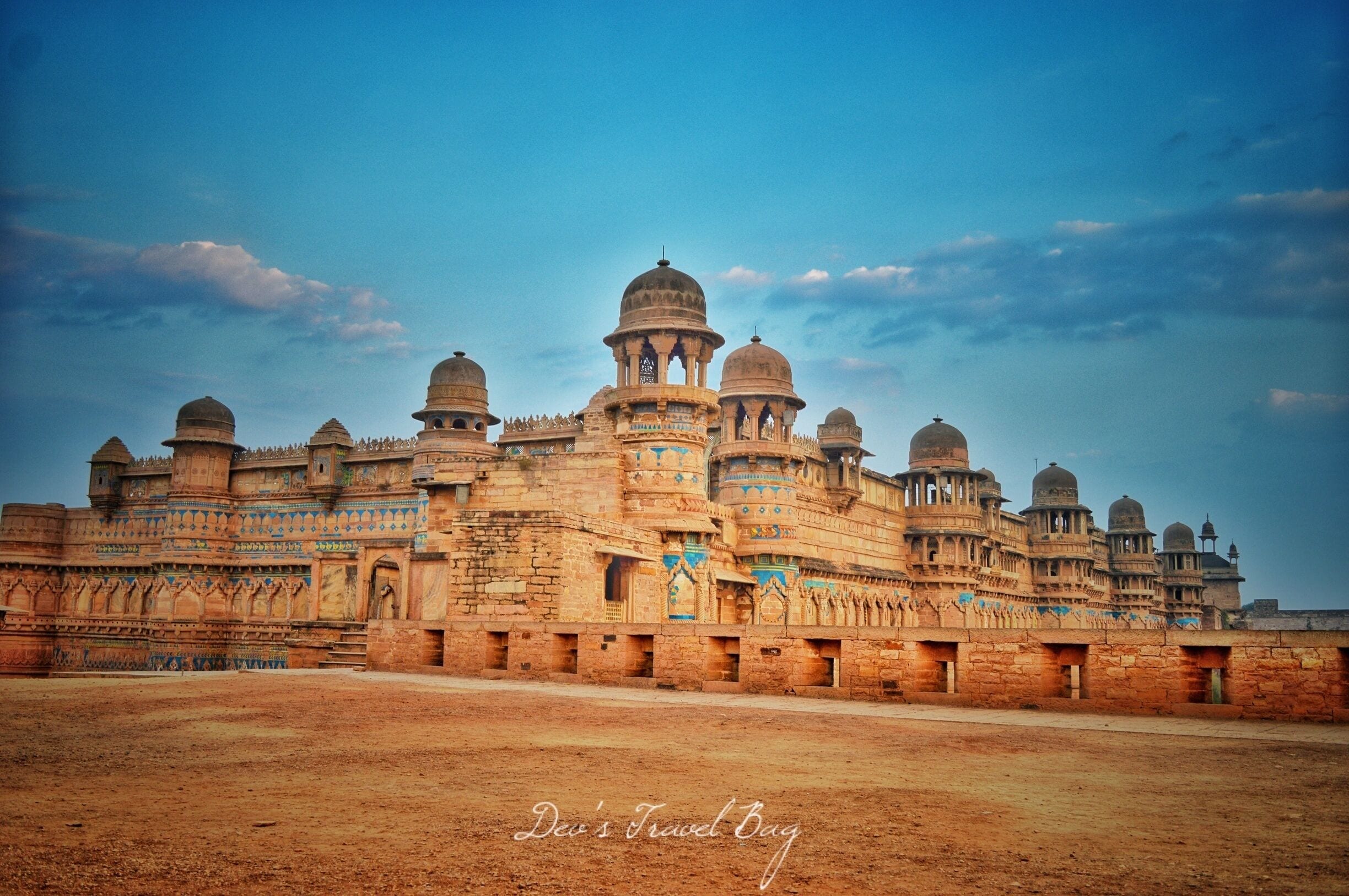 Commissioned in 15th century by the King Man Singh Tomar, this magnificent fort has seen many ups and downs.

.

 From Man Singh to Mughals, then the Great Marathas followed by British rule and finally Scindias who restored the beauty of this palace and today it proudly glorifies its history. 
.
I was so lucky that during my stay, I got the opportunity to live inside this fort. When my friend told me that he had arranged my stay in this stunning fort, I was like "Hey dude, are you serious?". 

------------------------ ----
.
.
.
.
.
.
.
.
#indiaclicks #yourshotphotographer #NGTDailyShot #Natgeotravel #sidthewanderer  #Beautifuldestinations #LonelyPlanetIndia #indiaclicks #theweekoninstagram #indiapictures #storiesofindia 
#IncredibleIndia  #_soi #igramming_india #indiatravel  #travelrealindia #Lifewelltravelled #travelbug #traveladdict #travellife #travels #travelgram #instatravel #instatraveling #instapassport #travelblog #travelblogger #passionpassport #ilovetravel
#Mponmymind #Magnificentmp
#troveron #troveontuesday #goldenhour #sunrise #Lifeatexpedia 
