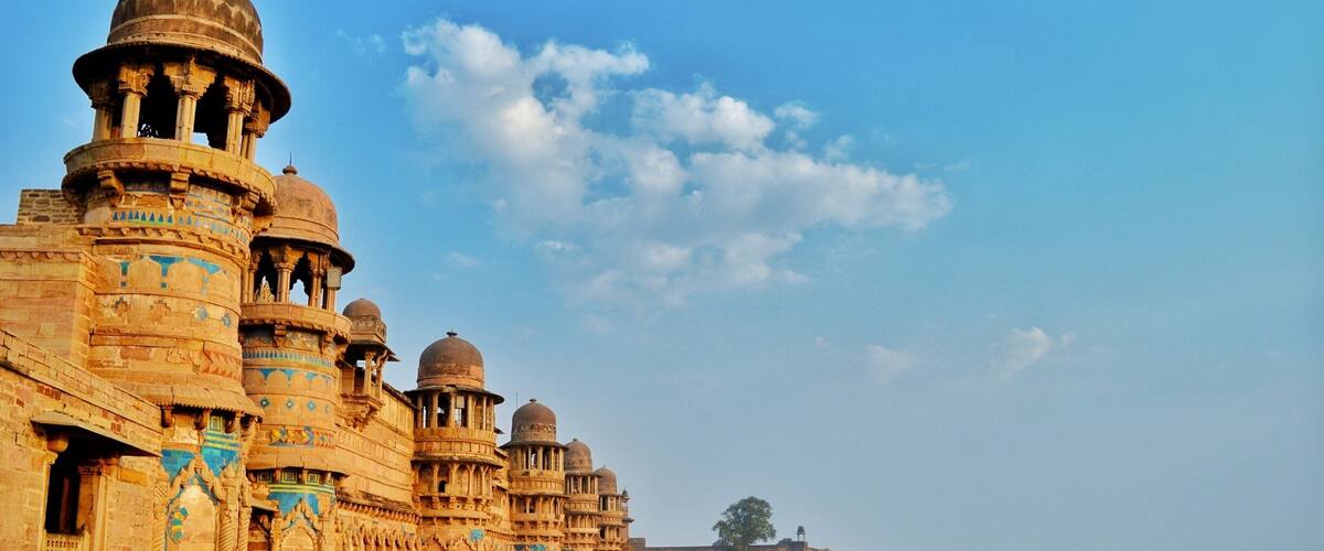 #DevsTravelBag From the holy soil of Sanchi, my destiny brings me to one of the most beautiful and biggest forts of India, the Gwalior fort. 
Situated at the hills of Gwalior, this grand fort surely takes you back to the 15th century and simply leaves you speechless. 
.
Let's explore some more about this beautiful place.  Stay tuned. ------------------------ ----
.
.
.
.
.
.
.
.
#indiaclicks #yourshotphotographer #NGTDailyShot #Natgeotravel #sidthewanderer  #Beautifuldestinations #LonelyPlanetIndia #indiaclicks #theweekoninstagram #indiapictures #storiesofindia 
#IncredibleIndia  #_soi #igramming_india #indiatravel  #travelrealindia #Lifewelltravelled #travelbug #traveladdict #travellife #travels #travelgram #instatravel #instatraveling #instapassport #travelblog #travelblogger #passionpassport #ilovetravel
#Mponmymind #Magnificentmp
#Troveontuesday #troveron #GoldenHour #Lifeatexpedia
