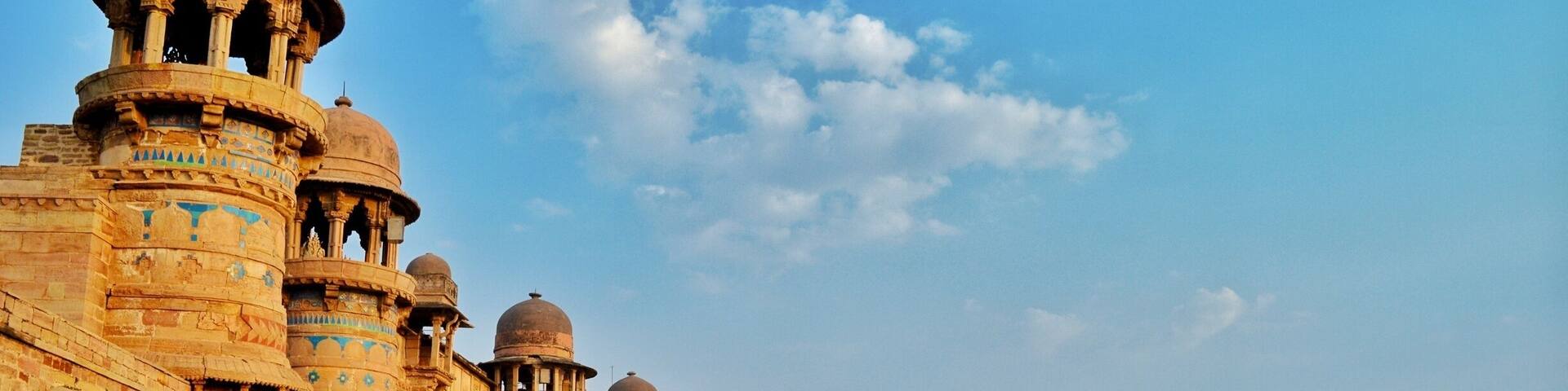 #DevsTravelBag From the holy soil of Sanchi, my destiny brings me to one of the most beautiful and biggest forts of India, the Gwalior fort.
Situated at the hills of Gwalior, this grand fort surely takes you back to the 15th century and simply leaves you speechless.
.
Let's explore some more about this beautiful place. Stay tuned. ------------------------ ----
.
.
.
.
.
.
.
.
#indiaclicks #yourshotphotographer #NGTDailyShot #Natgeotravel #sidthewanderer #Beautifuldestinations #LonelyPlanetIndia #indiaclicks #theweekoninstagram #indiapictures #storiesofindia
#IncredibleIndia #_soi #igramming_india #indiatravel #travelrealindia #Lifewelltravelled #travelbug #traveladdict #travellife #travels #travelgram #instatravel #instatraveling #instapassport #travelblog #travelblogger #passionpassport #ilovetravel
#Mponmymind #Magnificentmp
#Troveontuesday #troveron #GoldenHour #Lifeatexpedia