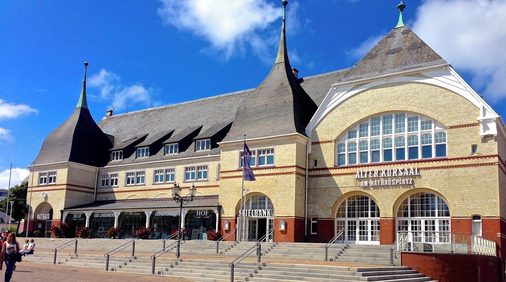 Alter Kursaal und Rathaus von Westerland Insel Sylt