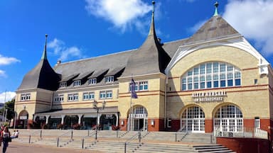 Alter Kursaal und Rathaus von Westerland Insel Sylt