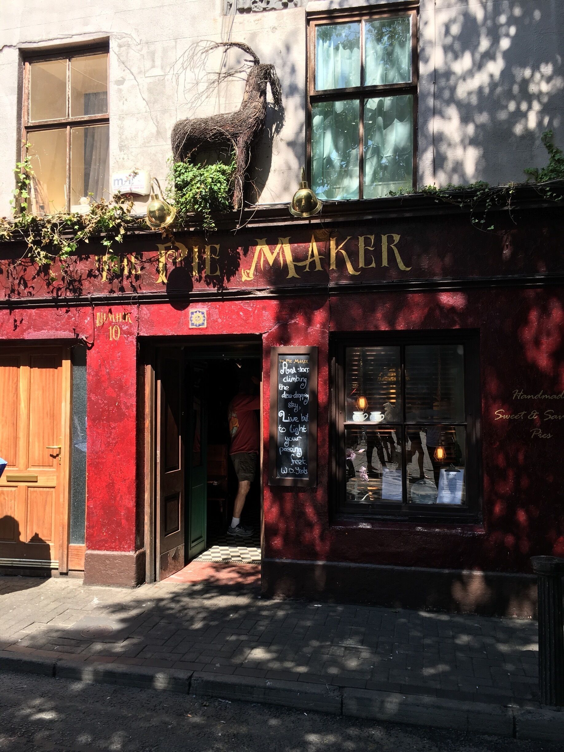 On the corner of Kirwans and Lombard, just up from Quay, this little pie shop is fantastic. They serve savory and sweet pies that are delicious. They bake each one as it is ordered.