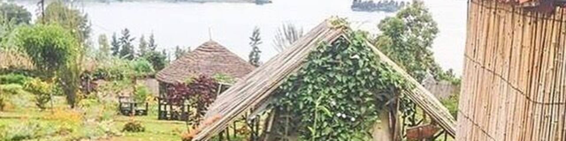 The most perfect setting in this gorgeous and rustic eco lodge overlooking the Lake Kivu. This lodge respects local traditions and benefits the community. They have safari tents constructed with local materials, solar panels, water harvest, composting toilets and change towels only on request. I did not want to leave, ever! I want to visit again during their monsoon season.
#rwanda #lakekivu #gisenyi