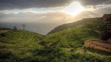 A short break of sun during a rainy winter hike on the Maltese Island of Gonzo.
#BVStrove