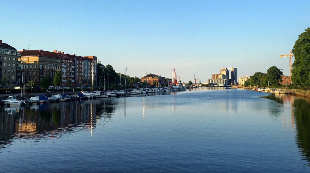 Morning serenity over "Nissastrand" and Halmstad harbour.
#Blue
#BestOf5