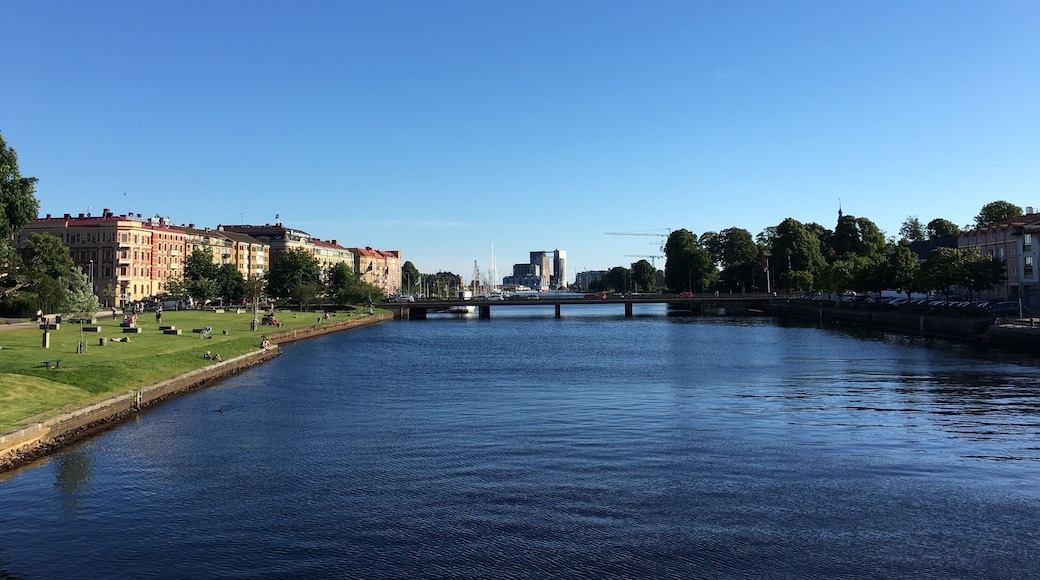 Went on a day trip to west coast town of Halmstad, to attend a concert with Spiritual Beggars - a Swedish 70s/stoner rock band, worth checking out if you like that kind of music. It was probably the warmest day of the summer, so far, and the river "Nissan", floating through the town centre, looked quite beautiful under the clear blue sky!
#visitsweden #halmstad #blue