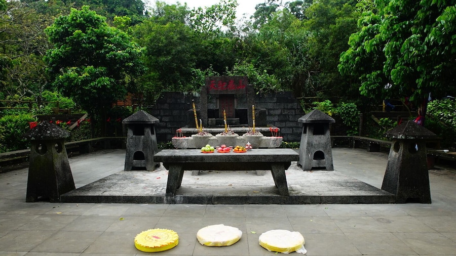 An old praying place before accessing to the vulcan hole. A mystic atmosphere there...