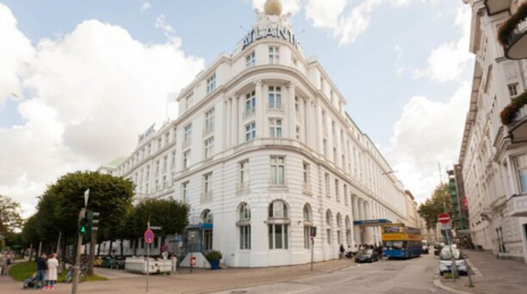 James Bond's Hotel in Hamburg (well the exterior shots)