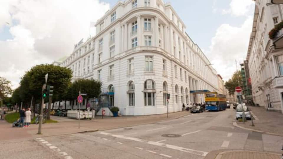 James Bond's Hotel in Hamburg (well the exterior shots)