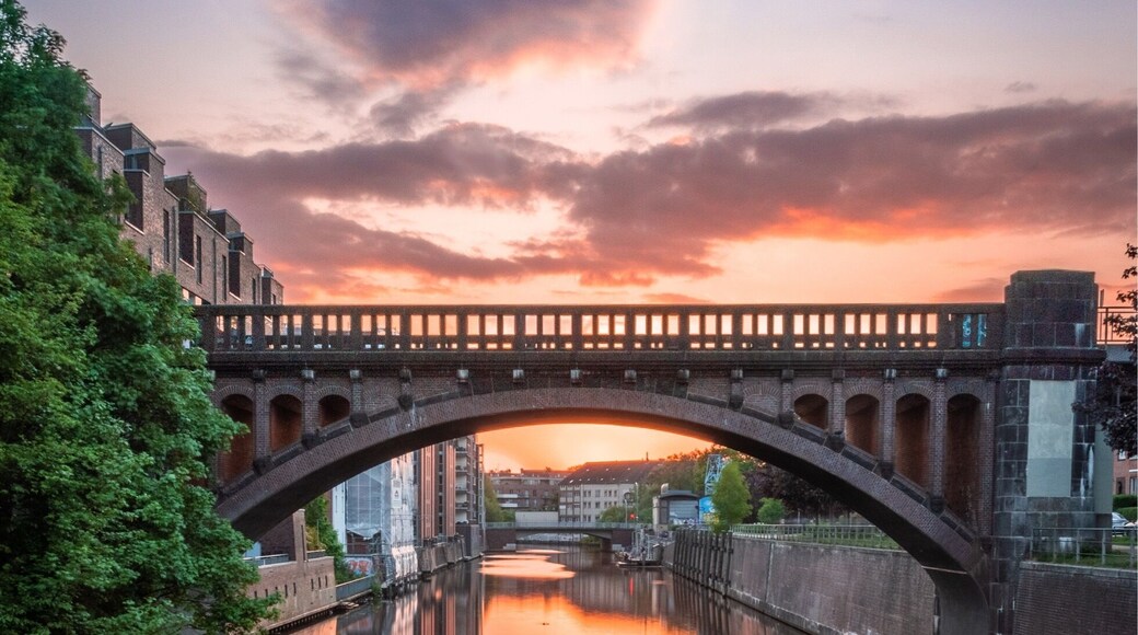 Burning Sky above Hamburg. There is nothing like a sunset. Expect you got a sunset with a awesome sunset reflection in the water as well!
The Foto was taken in early Mai, so the sun is perfectly aligned.
#hamburg #europe #sunset #reflection #longexposure
#viewtheworld #bvsquad #aquatrove #zeigunsdiewelt
#travel #travelholic #adventure #bestintravel #wanderlust