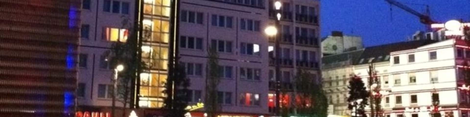 1 of 2 funky opposite music scenes at the Reeperbahn, Hamburg