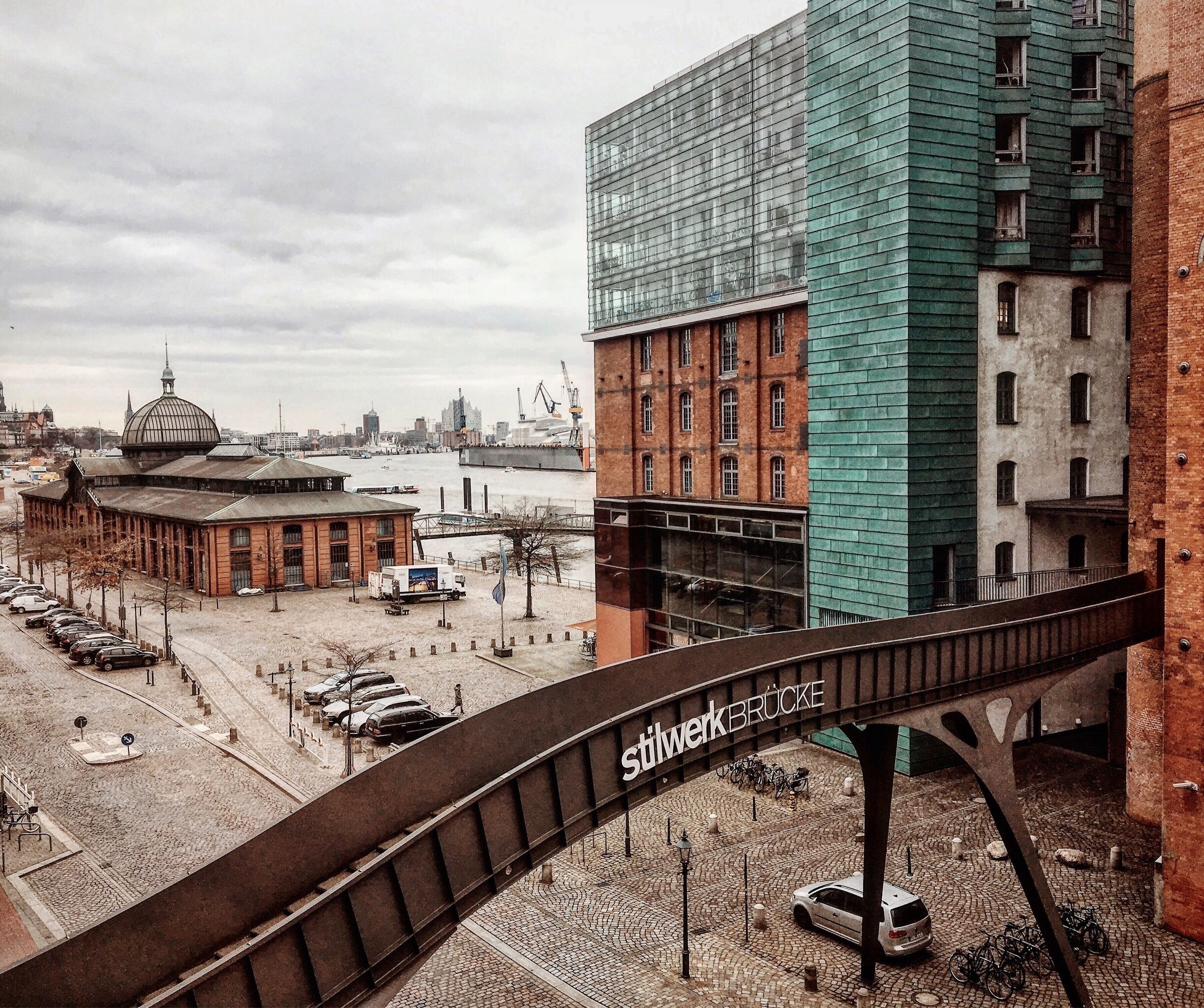 This one is shot from inside a shop called Stilwerk at Hamburg'a old fish market. At Stilwerk you mainly find cool designed furniture - nice to look at, but a little expensive... 👀