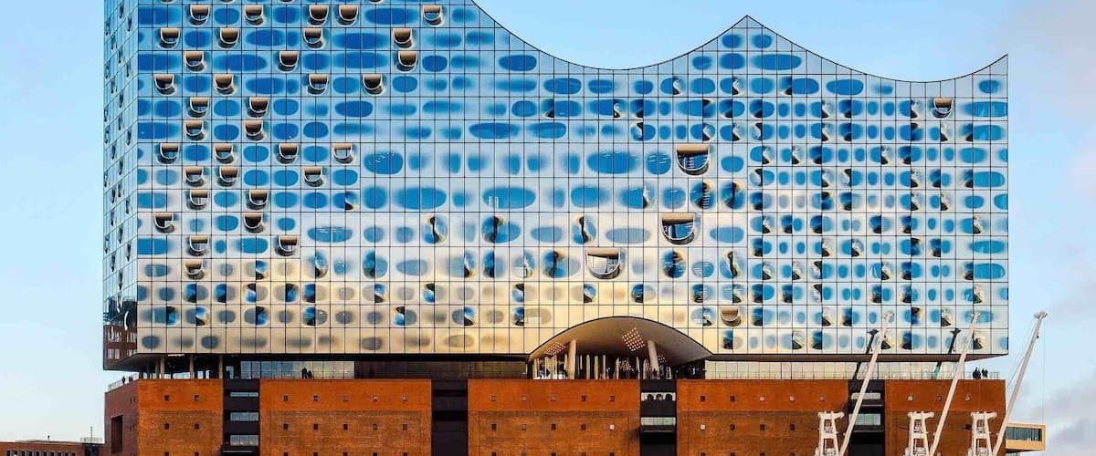 Designed by Herzog & de Meuron and finished in 2017, the new glass construction on top of the Kaispeicher A from 1963 makes it the tallest inhabited building in Hamburg with a height of 108m !
You can have great views from the ferry towards ElbbrĂŒcken. Another spot you donât want to miss is the Plaza on the 8th floor ...