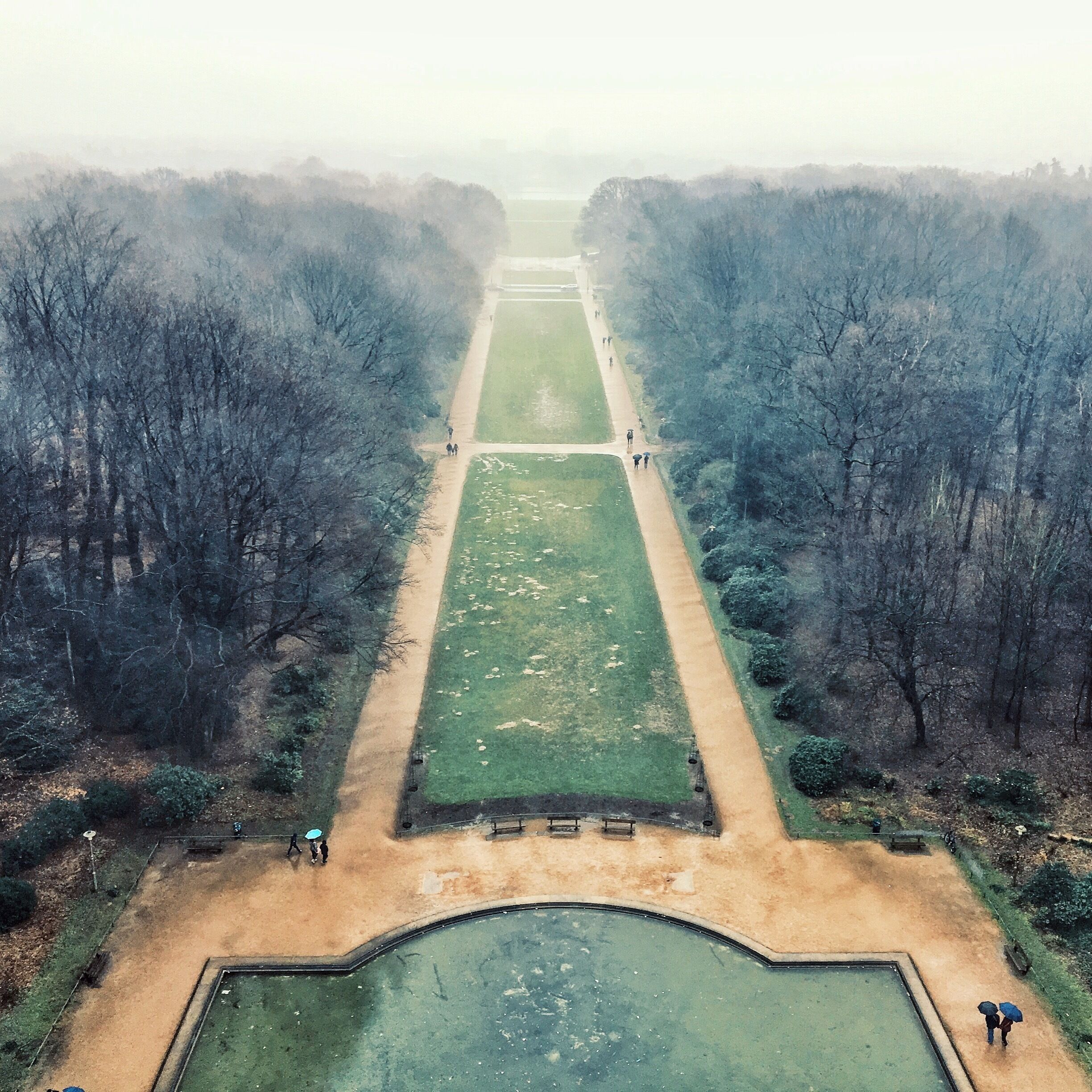 This is not Versailles. It's from the top of the Hamburg Planetarium... 😉 This view is even enchanting in pouring rain. Plus: I have to say, for the first time in my life, I kind of got a grasp of Einstein's theory of relativity today, watching "Limbradur und die Magie der Schwerkraft" in 3D under the dome of the newly refurbished Planetarium.  #aboveitall #planetariumHH #hamburg #germany #planetariumhamburg 