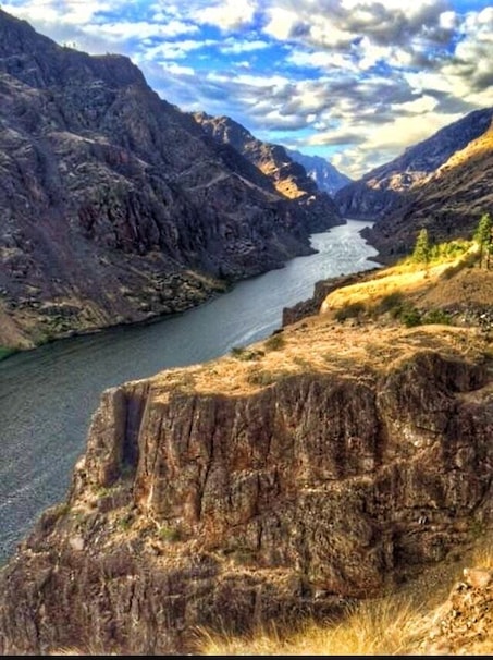 Do a jet boat ride! Saw a mother bear and her two cubs. Catch the boat right below Hells Canyon Dam
#River Photo Challenge!