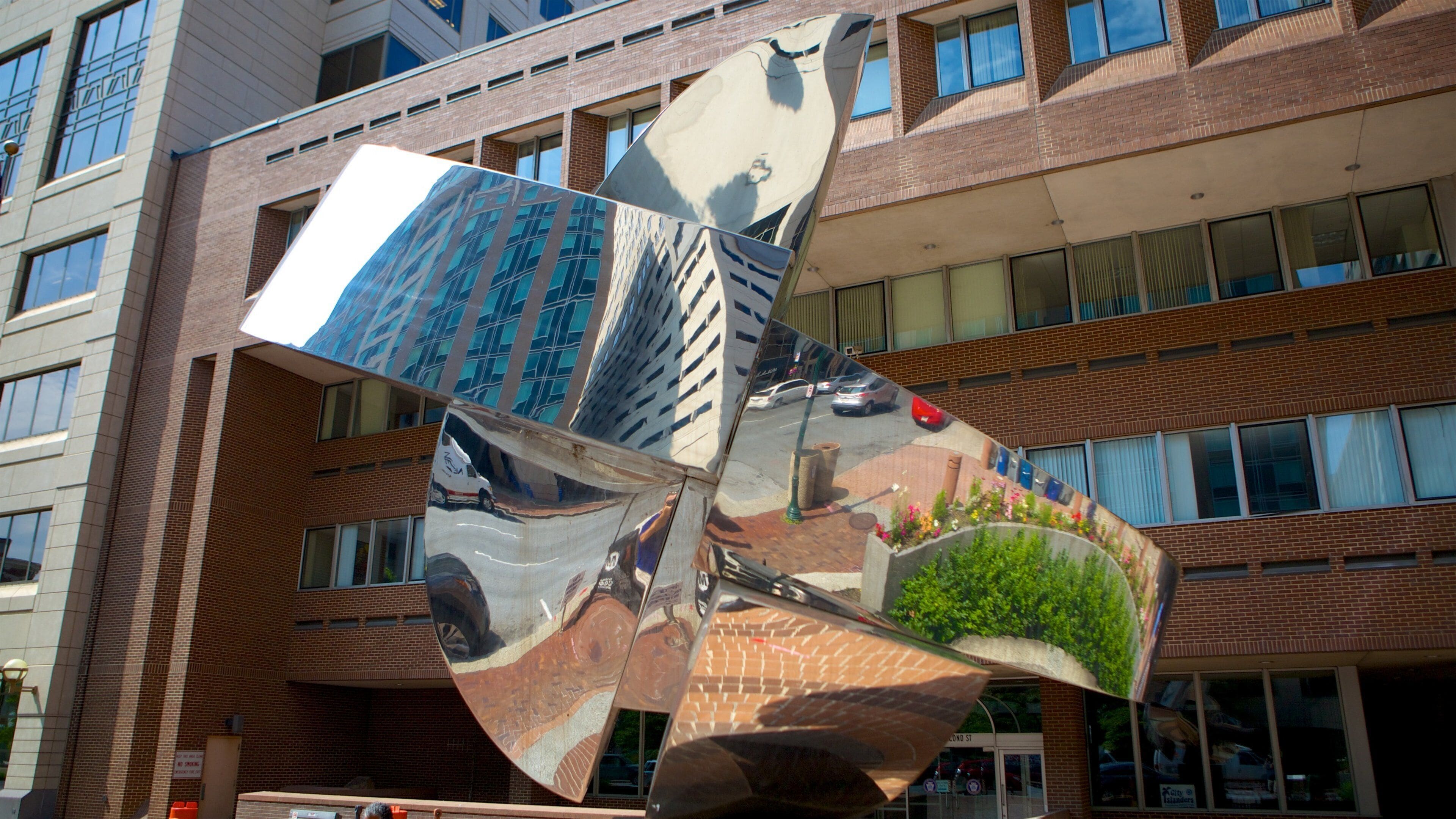 Harrisburg which includes outdoor art