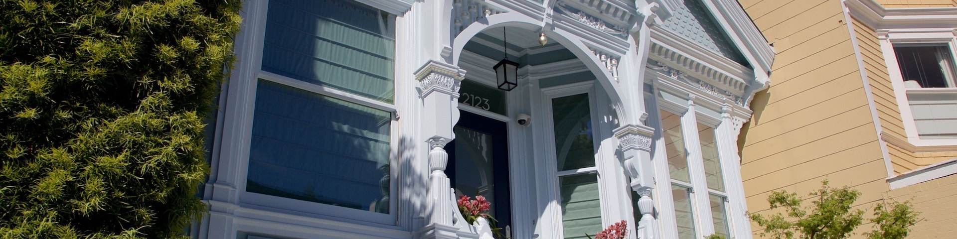 Pacific Heights featuring a house and heritage elements
