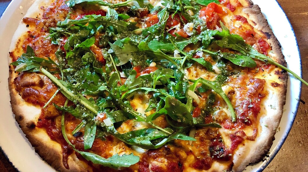 Found some #glutenfree #pizza in Haugesund and almost accidentally ordered a 1.5 liter (50.721 oz) bottle of beer 🍺.