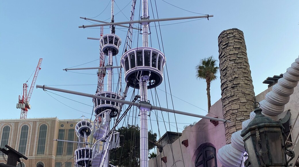 Beautiful display but no more pirate show.