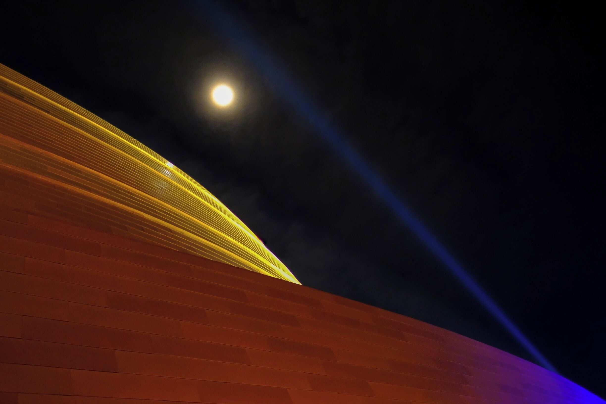 Architecture photographers will have a lot of fun here !