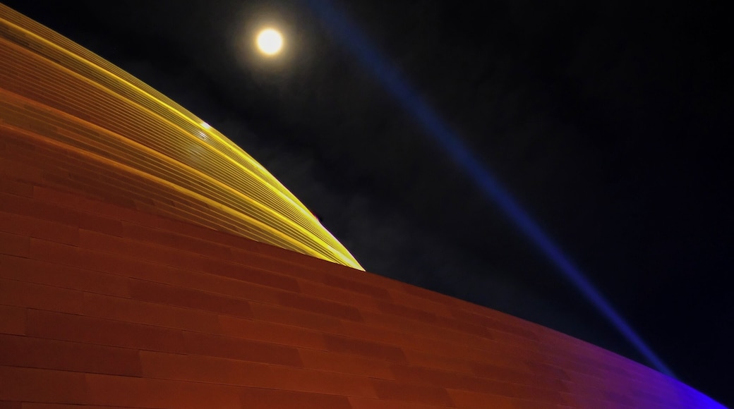 Architecture photographers will have a lot of fun here !