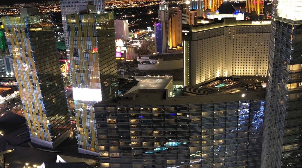 Bright lights lighting up the strip. The other side of the Cosmopolitan overlooks the Bellagio’s iconic fountain!