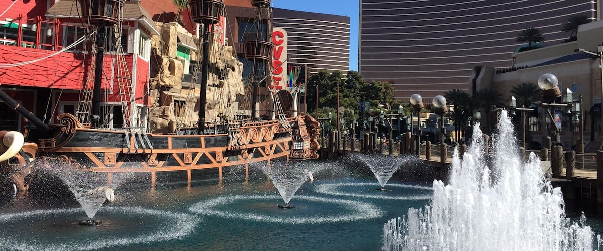 Treasure island fountains