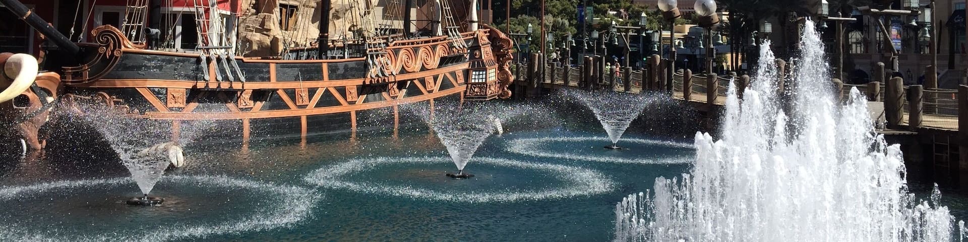 Treasure island fountains