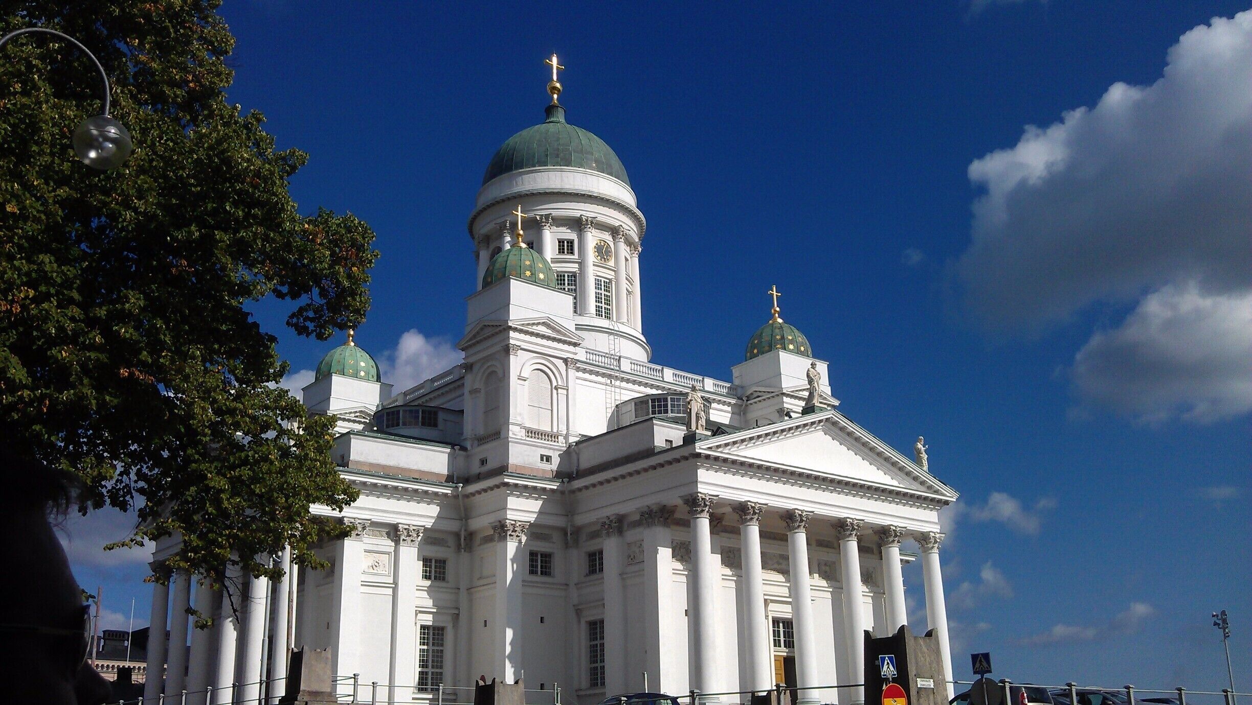 This church perfectly represents the clean and peaceful city of Helsinki.