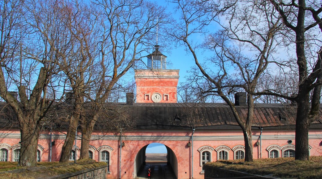 When I booked my flights out to Helsinki, one of the places I was most excited about visiting wasn’t actually in the city itself; it was 20 minutes away. By boat.
Built during the Swedish era (1748-1808) as a maritime fortress and a base for the archipelago fleet, Suomenlinna (formerly known as ‘Sveaborg,’ or Viapori’ in Finnish) is Helsinki’s 18th century sea fortress.
Not only is Suomenlinna unusual in the shape of its construction but also in the fact that it has defended three different sovereign states since its initial construction. During the Russo-Swedish war in 1808, the fortress fell to the Russians and remained under the rule of the Russian Imperial Government for 90 years. Ownership then passed to the Finnish government in 1918 and it was at that point that its name was changed from ‘Viapori’ to ‘Suomenlinna’ – meaning ‘Castle of Finland’ – to reflect the country’s independence.
Nowadays it's one of the most popular tourist attractions in Finland and also one of the most popular day trips from Helsinki.
#history