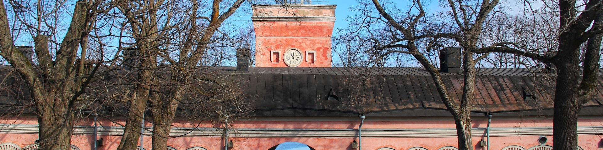 When I booked my flights out to Helsinki, one of the places I was most excited about visiting wasn’t actually in the city itself; it was 20 minutes away. By boat.
Built during the Swedish era (1748-1808) as a maritime fortress and a base for the archipelago fleet, Suomenlinna (formerly known as ‘Sveaborg,’ or Viapori’ in Finnish) is Helsinki’s 18th century sea fortress.
Not only is Suomenlinna unusual in the shape of its construction but also in the fact that it has defended three different sovereign states since its initial construction. During the Russo-Swedish war in 1808, the fortress fell to the Russians and remained under the rule of the Russian Imperial Government for 90 years. Ownership then passed to the Finnish government in 1918 and it was at that point that its name was changed from ‘Viapori’ to ‘Suomenlinna’ – meaning ‘Castle of Finland’ – to reflect the country’s independence.
Nowadays it's one of the most popular tourist attractions in Finland and also one of the most popular day trips from Helsinki.
#history