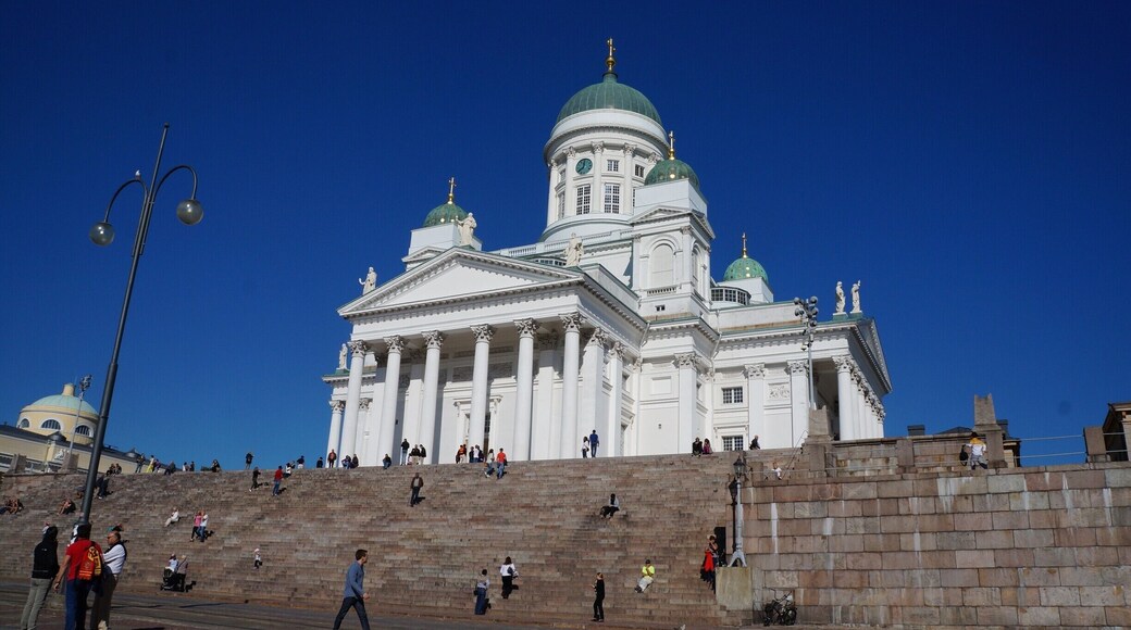 the sky is so blue in helsinki Finland i could not get over it.
#Helsinki, #Finalnd, #Sky, #blue, #Europe, #Finnair,
www.wyldfamilytravel.com