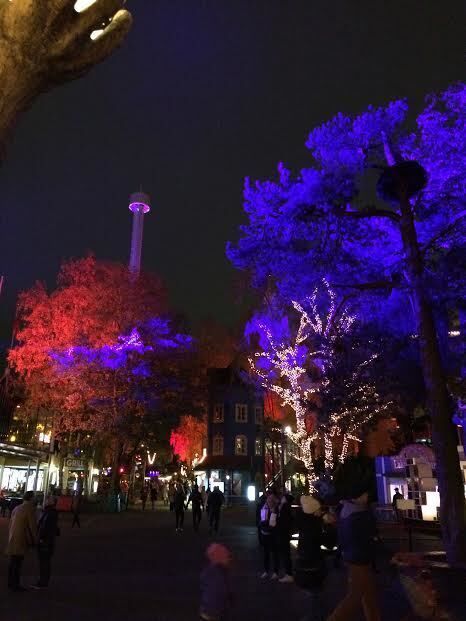 The amusement park Linnanmäki is celebrating its Carnival of Lights every year to finish its summer season. Absolutely fantastic vitamin C in colours for the dark nights of autumn! 
