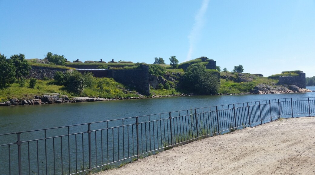 Suomenlinna, or the Fortress of Finland was so cool. We spent an entire day on this island. So much to do and see! #helsinki #finland #blue