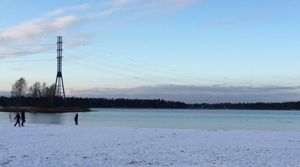 The snowy beach in the Finnish Winter!! #snowtrove