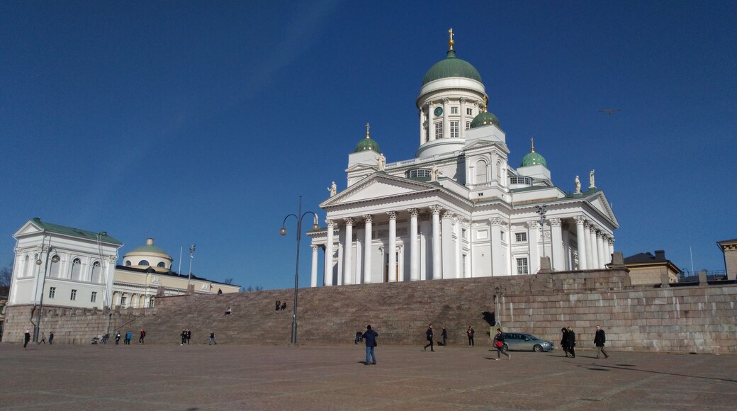 Helsinki Cathedral and the magnificent blue sky.
#finland #helsinki #cathedral