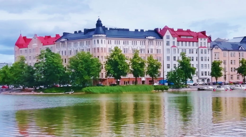 Beautiful houses in Helsinki. View over Kaisaniemenlahti (Bay of Kaisaniemi) to Siltasaari.