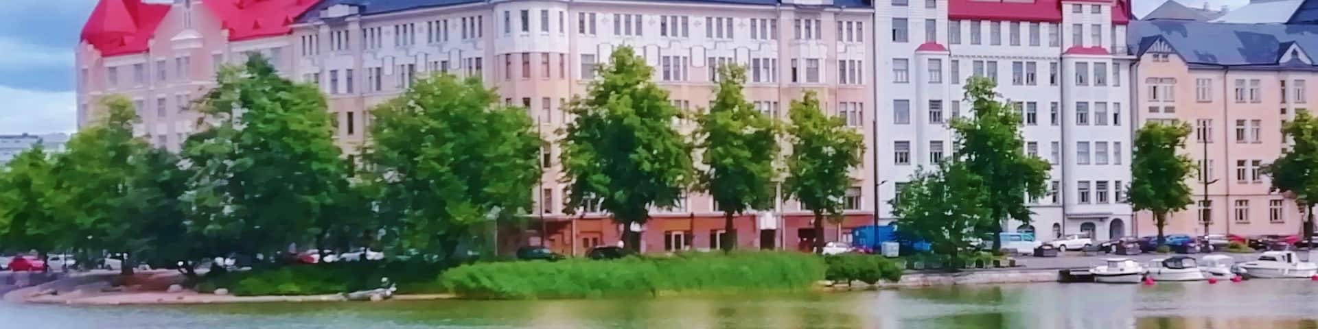 Beautiful houses in Helsinki. View over Kaisaniemenlahti (Bay of Kaisaniemi) to Siltasaari.