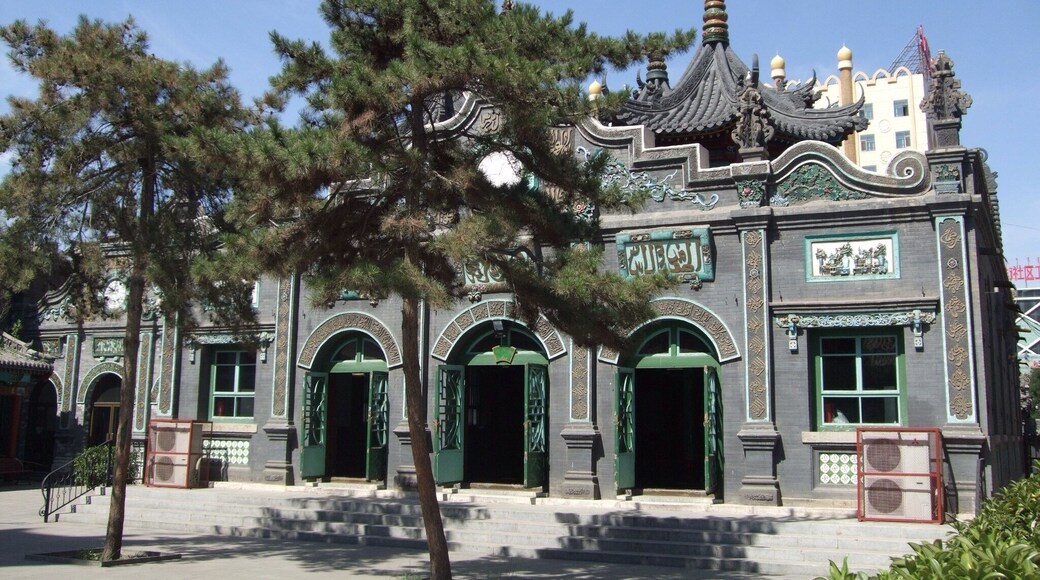A mosque in Hohhot has all the characteristics of Chinese culture.
The Islamic writing is prominently seen at the entrance.