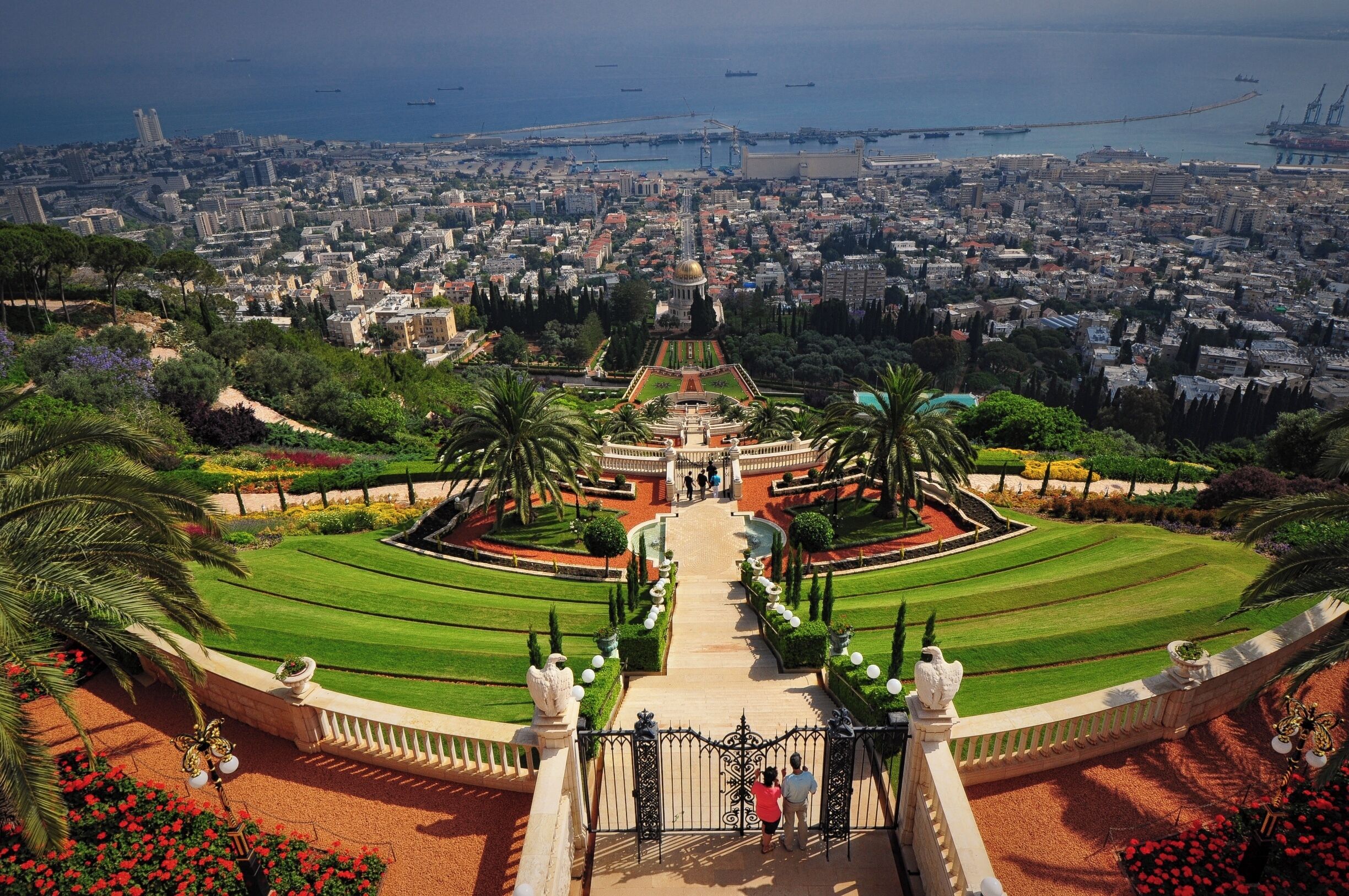 Visiting the north of Israel is well worth it for two big reasons: Akko & Haifa. The Baha'i gardens are an absolute must !